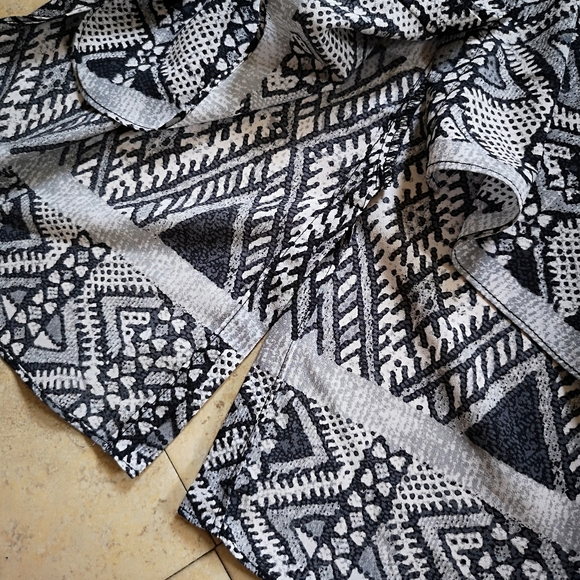 🔵3/$30 Cute lightweight Button Up High Low Top - Picture 3 of 14